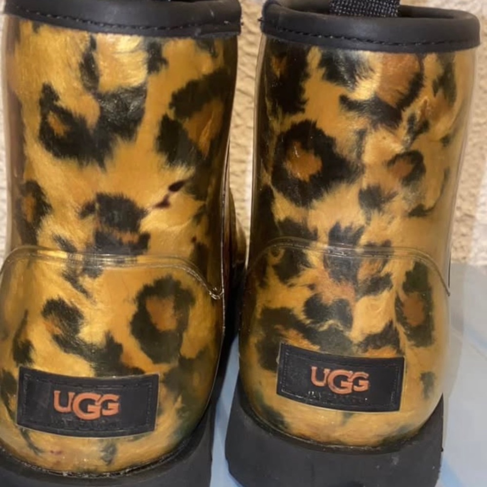 Ugg - image 2